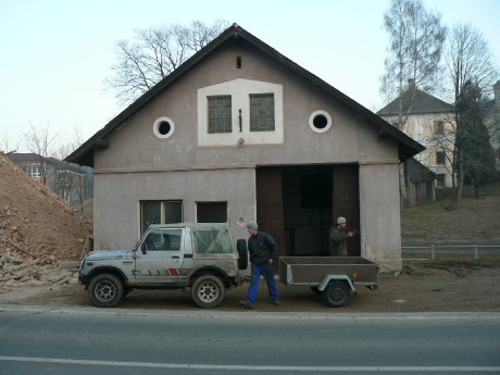 Vyklizení posledních věcí z budovy