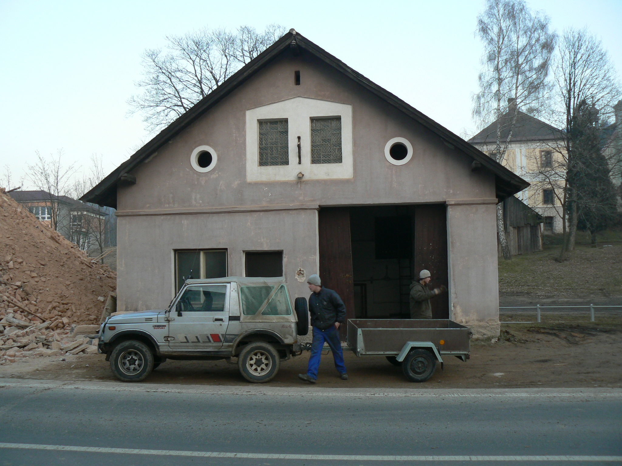 Vyklizení posledních věcí z budovy